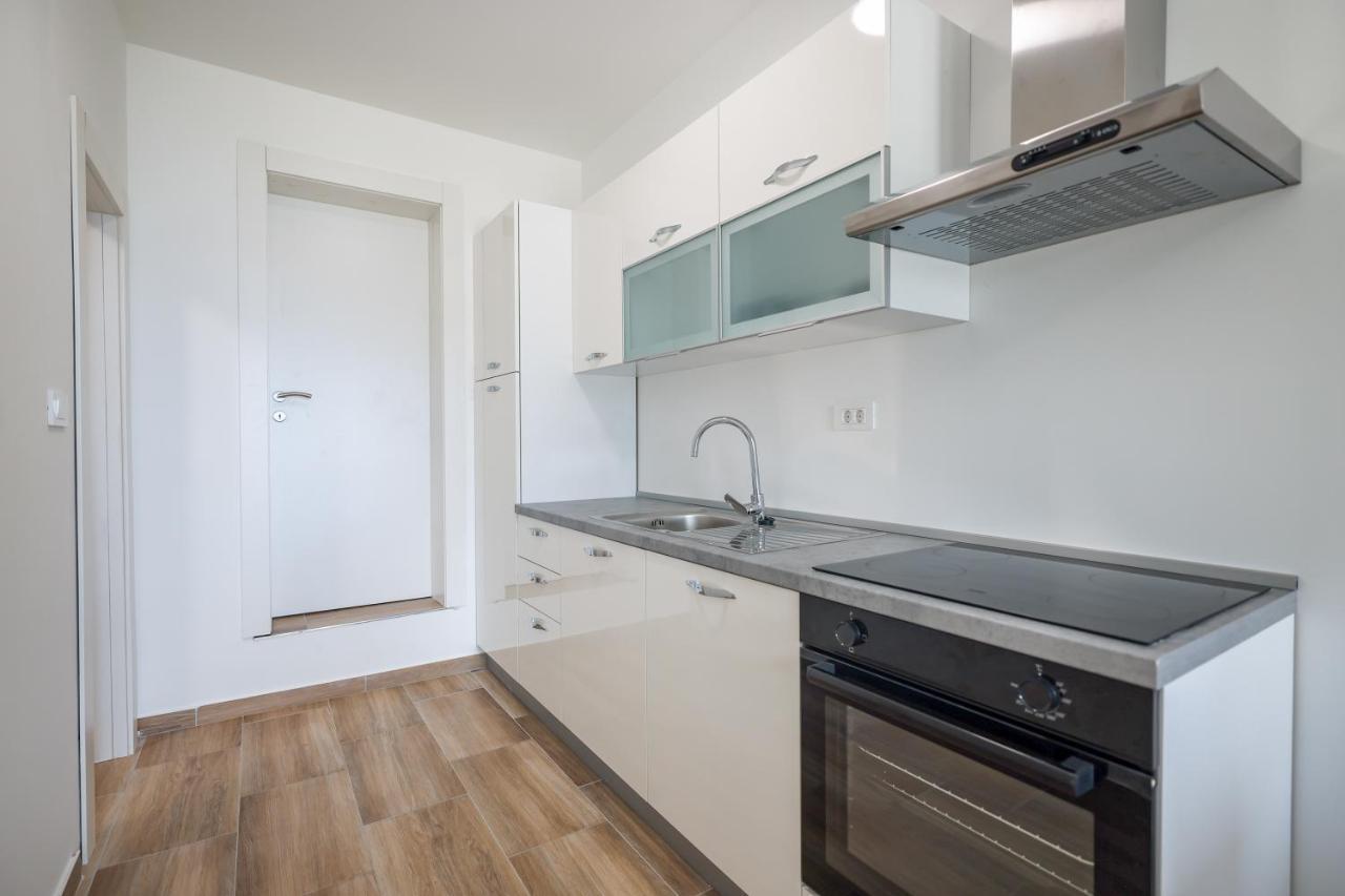 Beachfront Apartments Tic With Seaview Miletici Екстер'єр фото