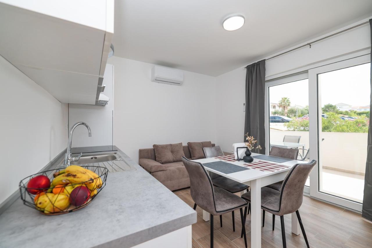 Beachfront Apartments Tic With Seaview Miletici Екстер'єр фото