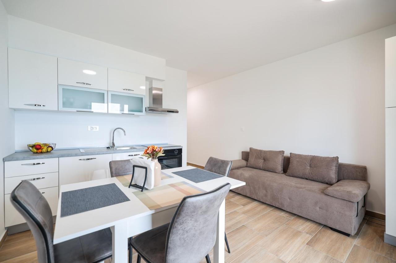 Beachfront Apartments Tic With Seaview Miletici Екстер'єр фото