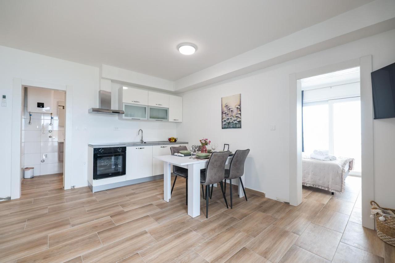 Beachfront Apartments Tic With Seaview Miletici Екстер'єр фото