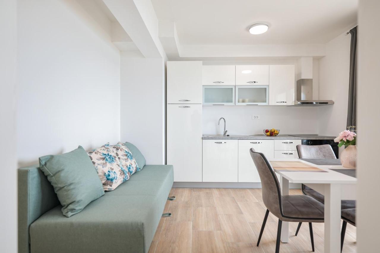 Beachfront Apartments Tic With Seaview Miletici Екстер'єр фото