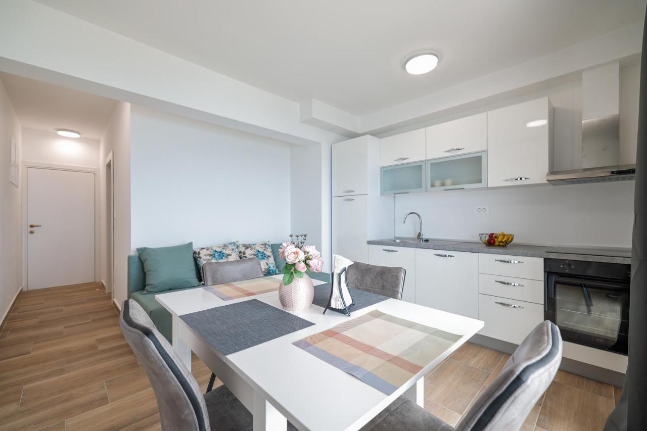 Beachfront Apartments Tic With Seaview Miletici Екстер'єр фото