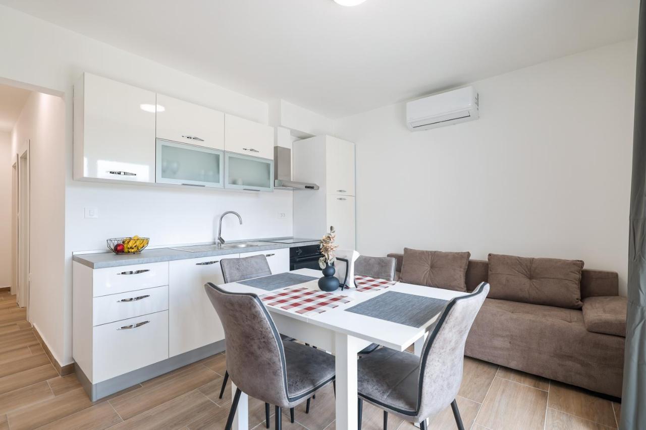 Beachfront Apartments Tic With Seaview Miletici Екстер'єр фото