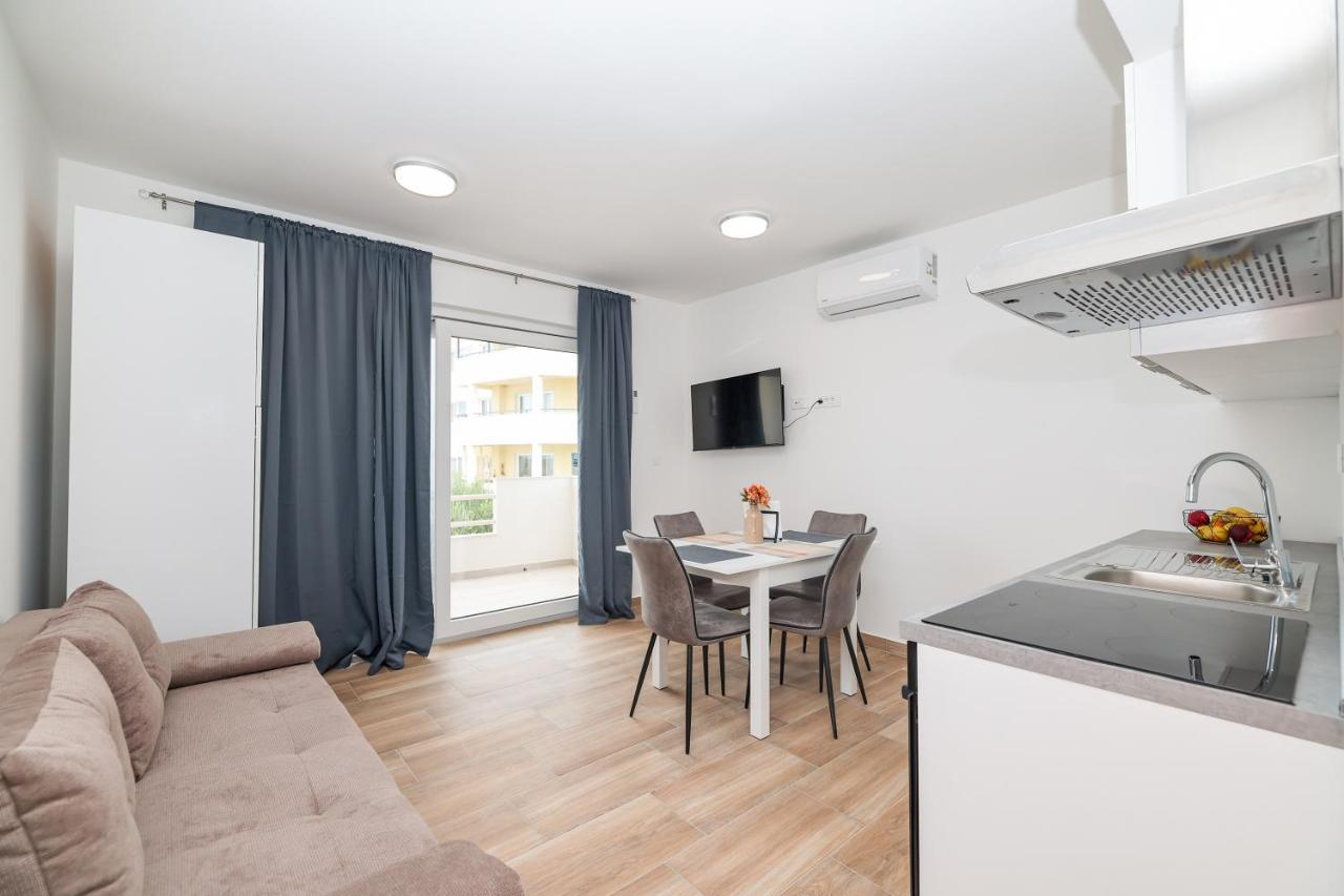Beachfront Apartments Tic With Seaview Miletici Екстер'єр фото