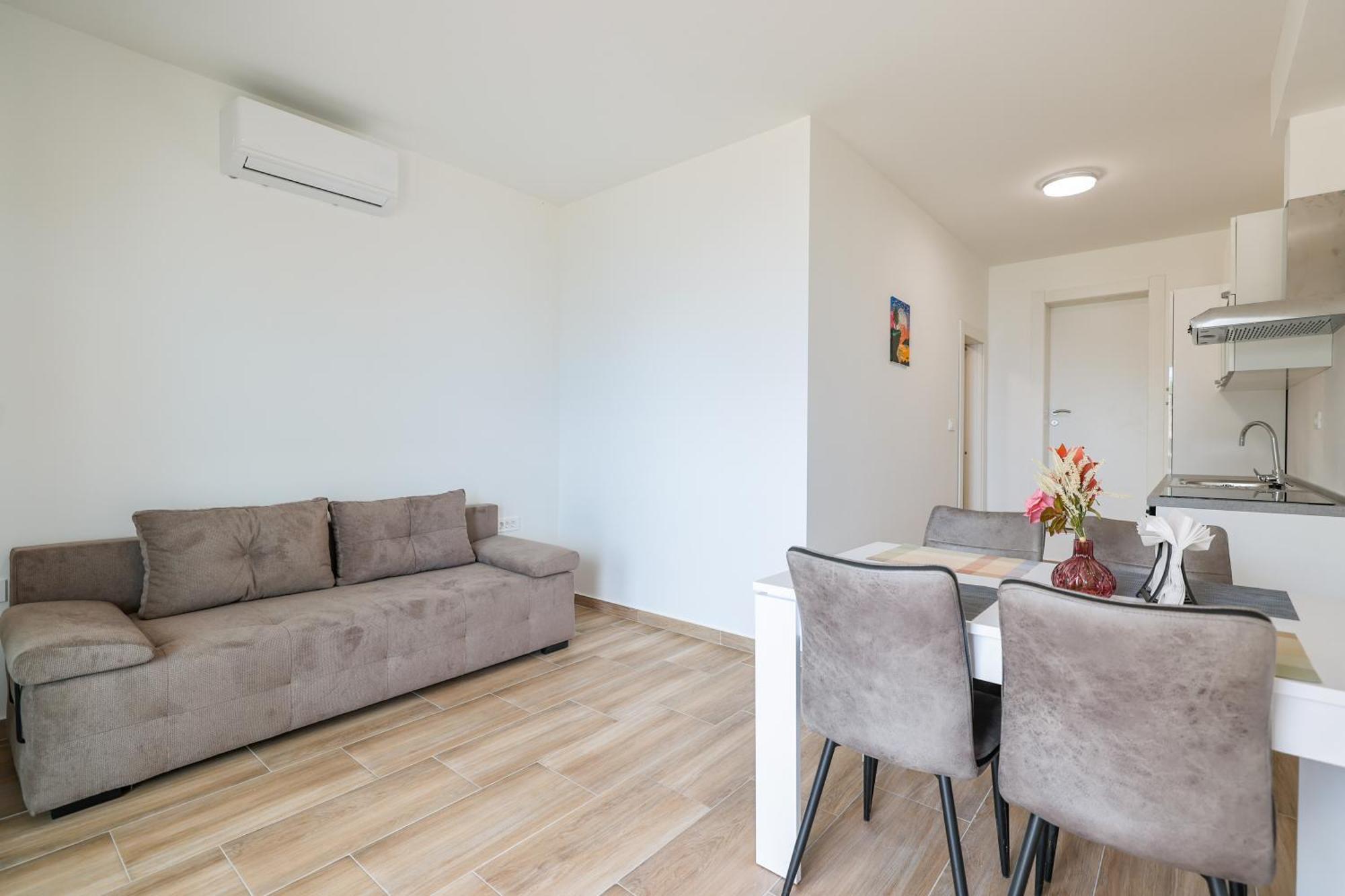 Beachfront Apartments Tic With Seaview Miletici Екстер'єр фото